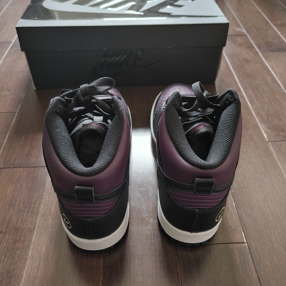 Nike: Dunk High x Fragment Design "Beijing" Sneakers - Picture 5 of 11